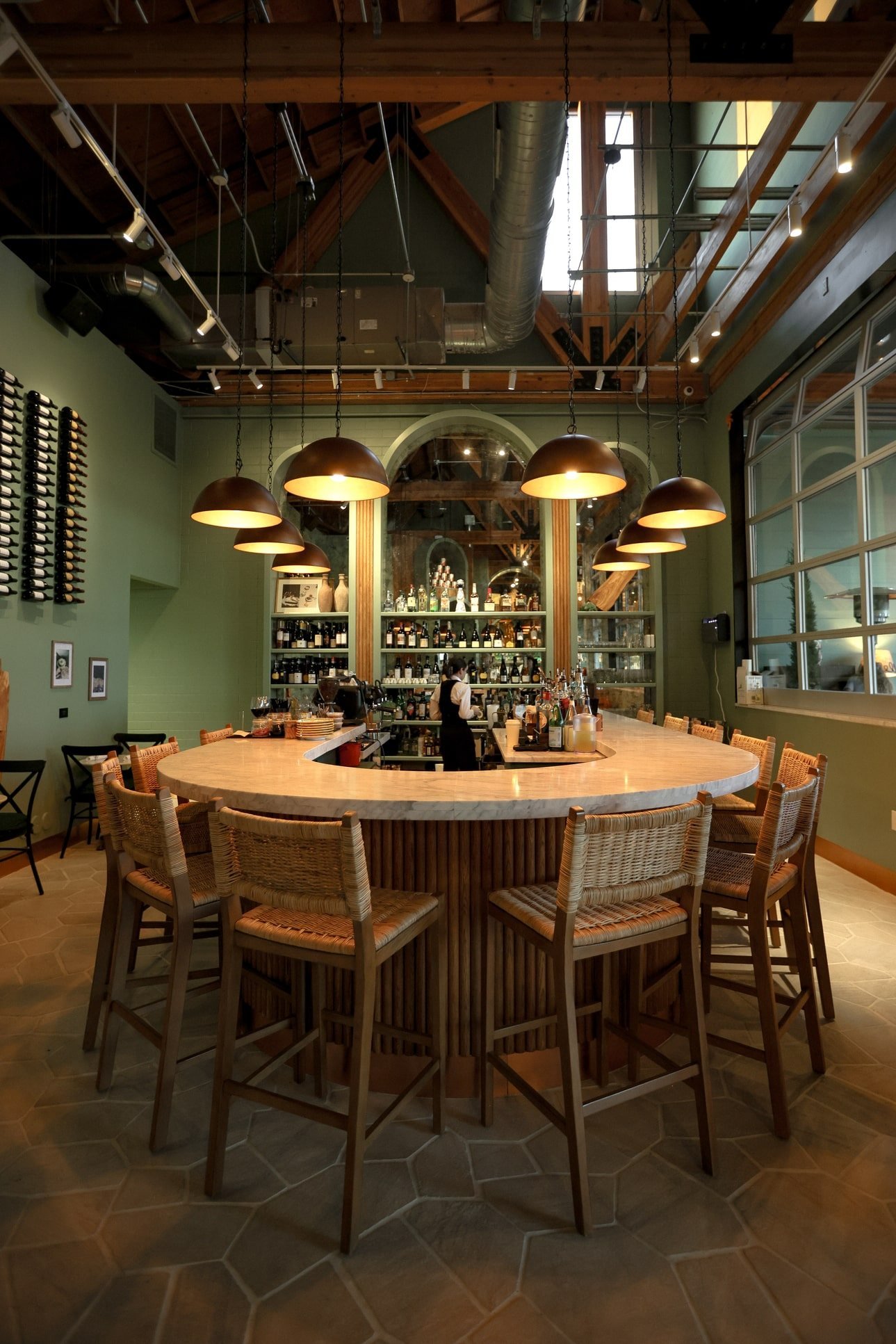 The grand hall of Sogno Toscano Arcadia, tables set under warm light